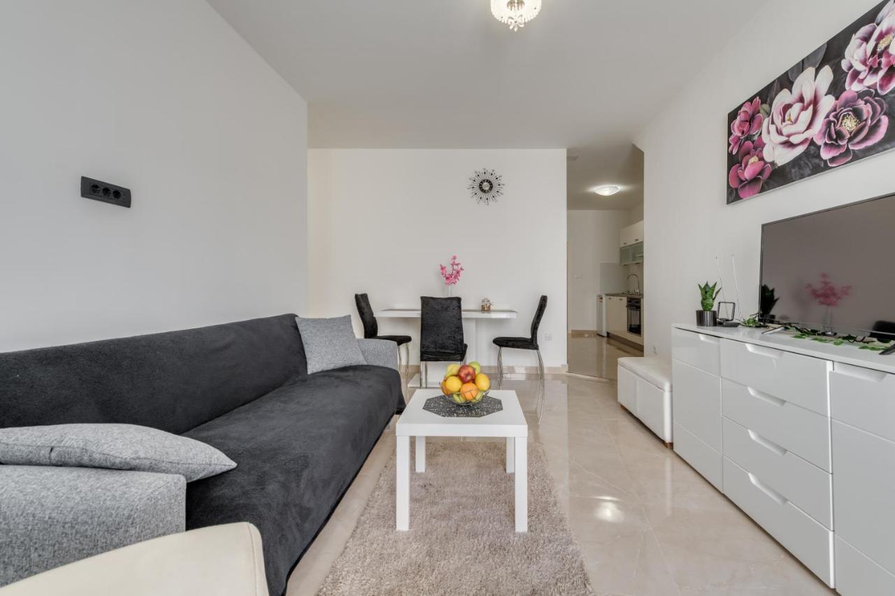Andela 2bdrs & Free Wifi Leilighet Split